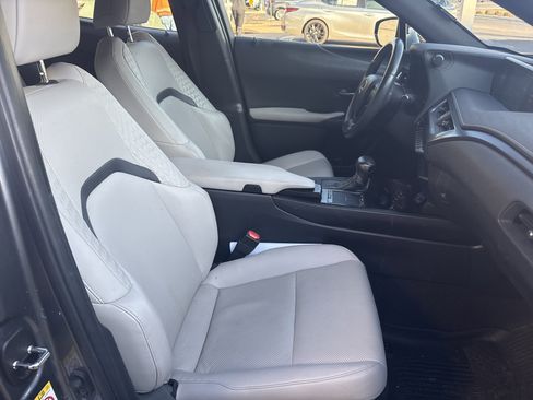 Used 2019 Lexus UX 250h image 32