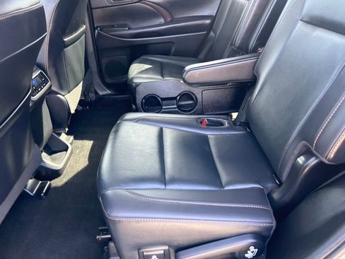 Used 2019 Toyota Highlander XLE image 23