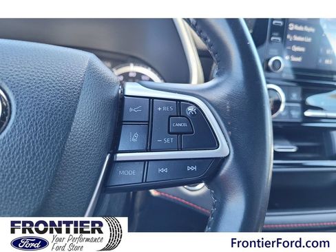 Used 2022 Toyota Highlander XSE AWD/4WD image 16