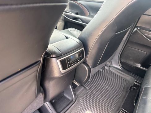 Used 2017 Toyota Highlander Limited AWD/4WD image 27