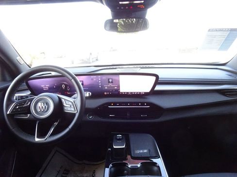 Certified 2025 Buick Enclave Preferred image 27