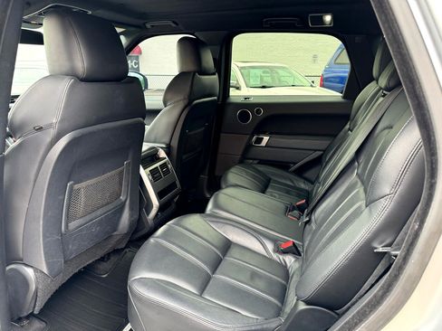 Used 2015 Land Rover Range Rover Sport SE image 16
