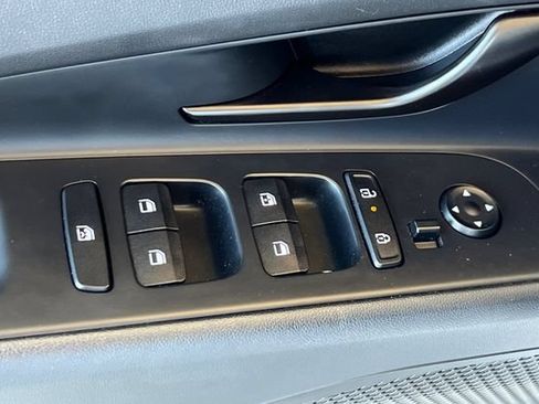 Certified 2025 Hyundai Elantra Sport FWD image 14