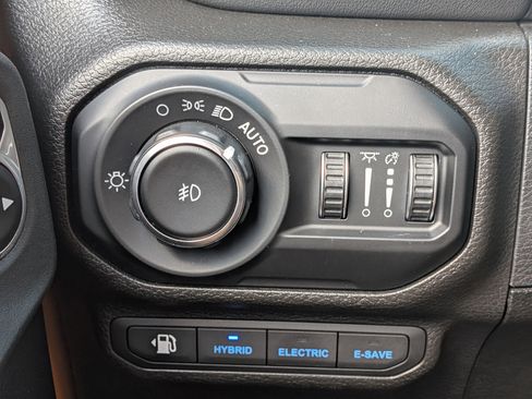 Used 2021 Jeep Wrangler Unlimited Sahara w/ Safety Group AWD/4WD image 23