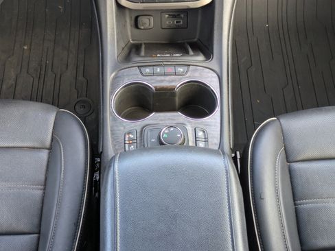 Used 2023 GMC Acadia Denali w/ Denali Ultimate Package image 6