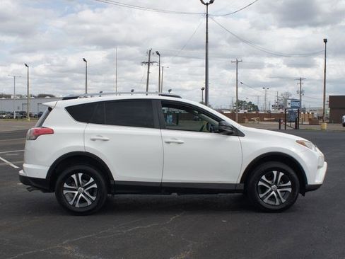Used 2017 Toyota RAV4 LE image 18