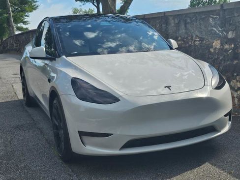 Used 2024 Tesla Model Y Long Range AWD/4WD image 11