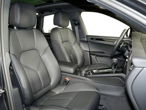 New 2026 Porsche Macan image 37