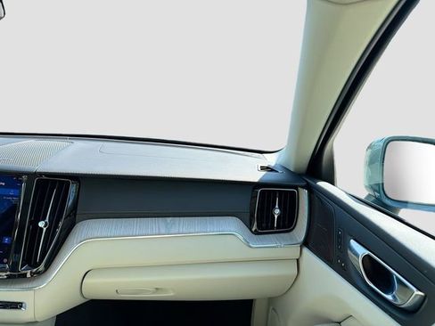 Used 2022 Volvo XC60 B6 Inscription w/ Advanced Package image 18