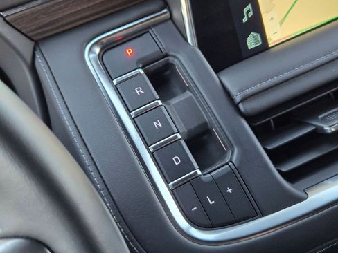 Used 2023 Chevrolet Tahoe Z71 w/ Z71 Off-Road Package image 19