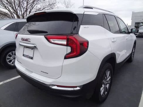 Used 2024 GMC Terrain SLT image 4
