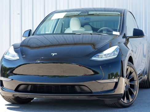 Used 2021 Tesla Model Y Long Range image 3