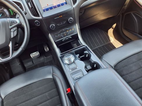Used 2020 Ford Edge ST-Line w/ Cold Weather Package AWD/4WD image 10