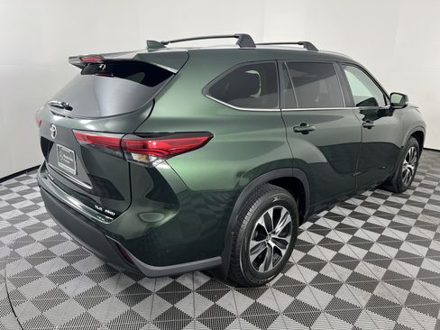 Used 2023 Toyota Highlander XLE AWD/4WD image 13