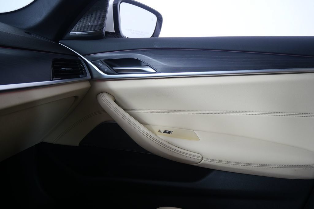 Used 2022 BMW 530i RWD image 26