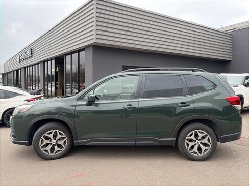 Used 2023 Subaru Forester Premium image 7