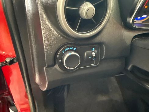 Used 2016 Chevrolet Trax LT w/ LT Convenience Package AWD/4WD image 17