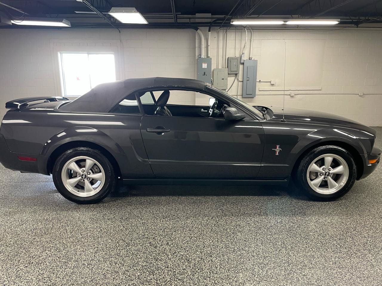 Used 2007 Ford Mustang Convertible RWD image 4