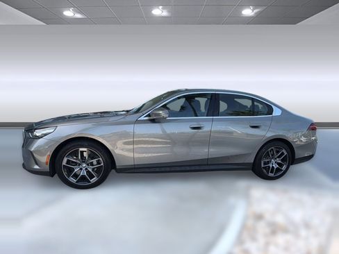Used 2026 BMW 530i w/ Premium Package RWD image 2