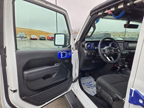 Used 2023 Jeep Wrangler Unlimited Rubicon 4xe image 13