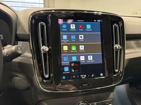 Used 2024 Volvo XC40 Recharge Plus w/ Protection Package Premier image 21