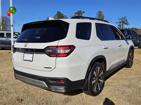 Used 2023 Honda Pilot Touring image 11
