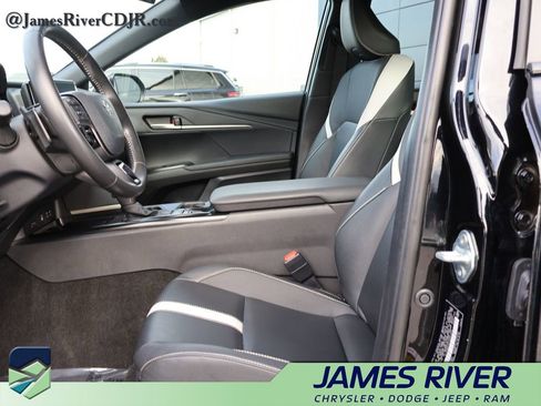 Used 2025 Toyota Camry SE image 22