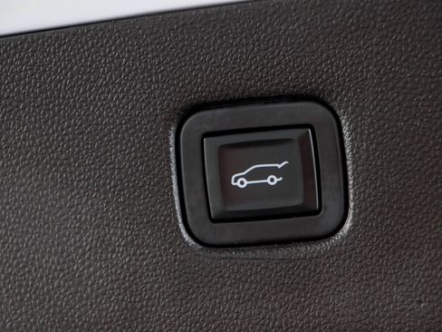 Used 2019 Chevrolet Blazer RS FWD image 30