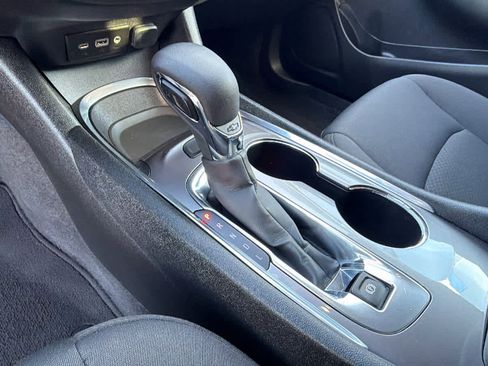 Used 2022 Chevrolet Malibu LT image 13