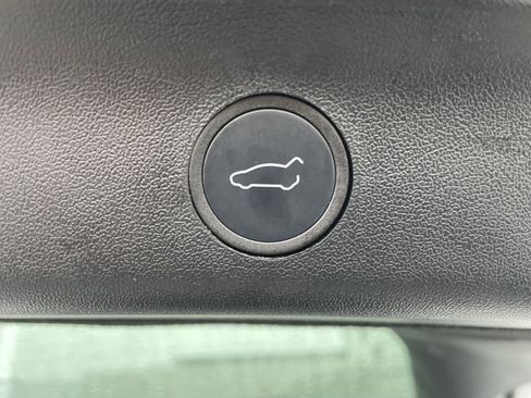 Used 2022 Tesla Model Y Long Range image 39