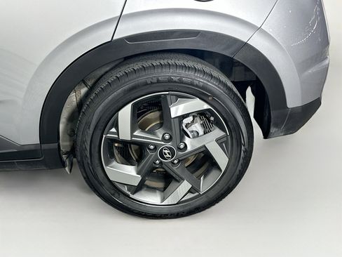 Used 2025 Hyundai Venue SEL image 11