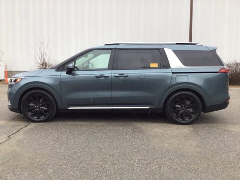 Used 2023 Kia Carnival SX Prestige image 5