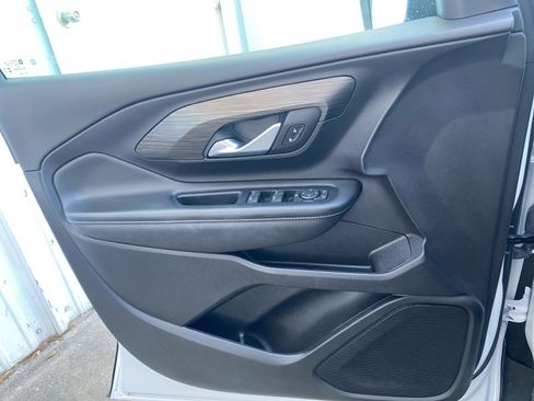 Used 2024 GMC Terrain SLE w/ Driver Convenience Package image 30