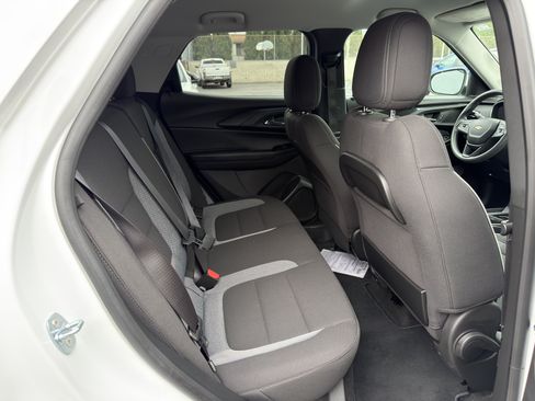 Used 2023 Chevrolet TrailBlazer LT FWD image 12