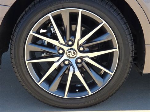 Used 2024 Toyota Camry XLE image 9