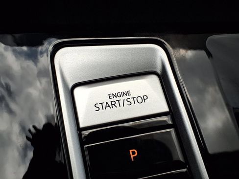 Used 2025 Volkswagen Atlas Peak Edition SE image 10