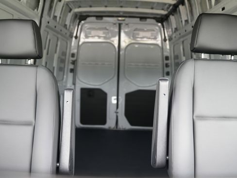 New 2025 Mercedes-Benz Sprinter 2500 image 31