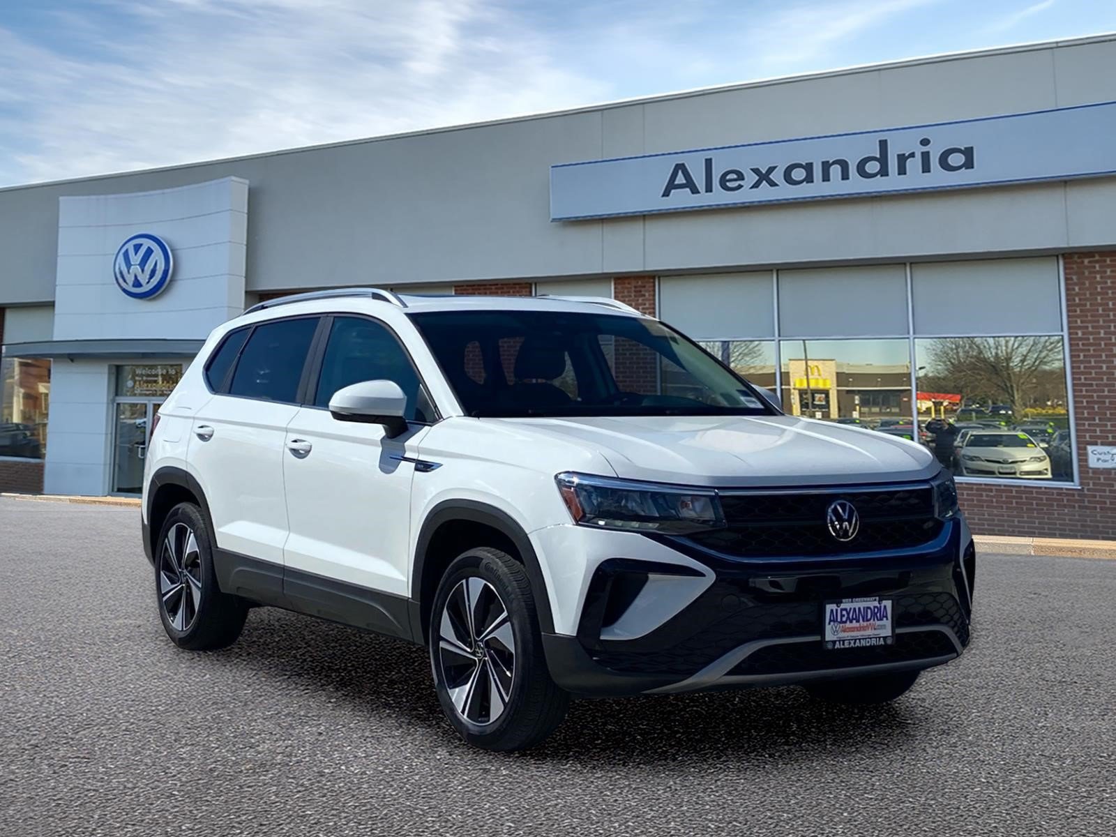 Certified 2023 Volkswagen Taos SE w/ Panoramic Sunroof Package AWD/4WD image 1