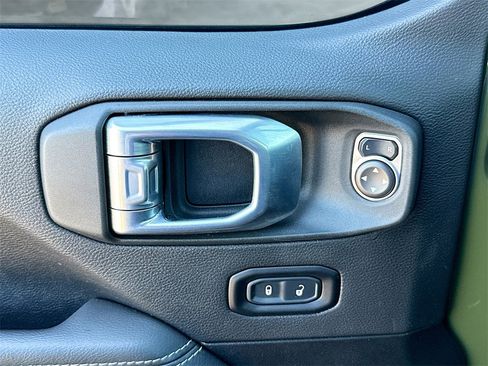 Used 2021 Jeep Gladiator Overland w/ Safety Group image 18