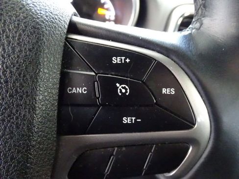 Used 2018 Jeep Grand Cherokee Altitude image 8