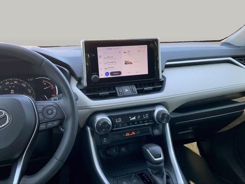 Used 2023 Toyota RAV4 XLE Premium FWD image 7