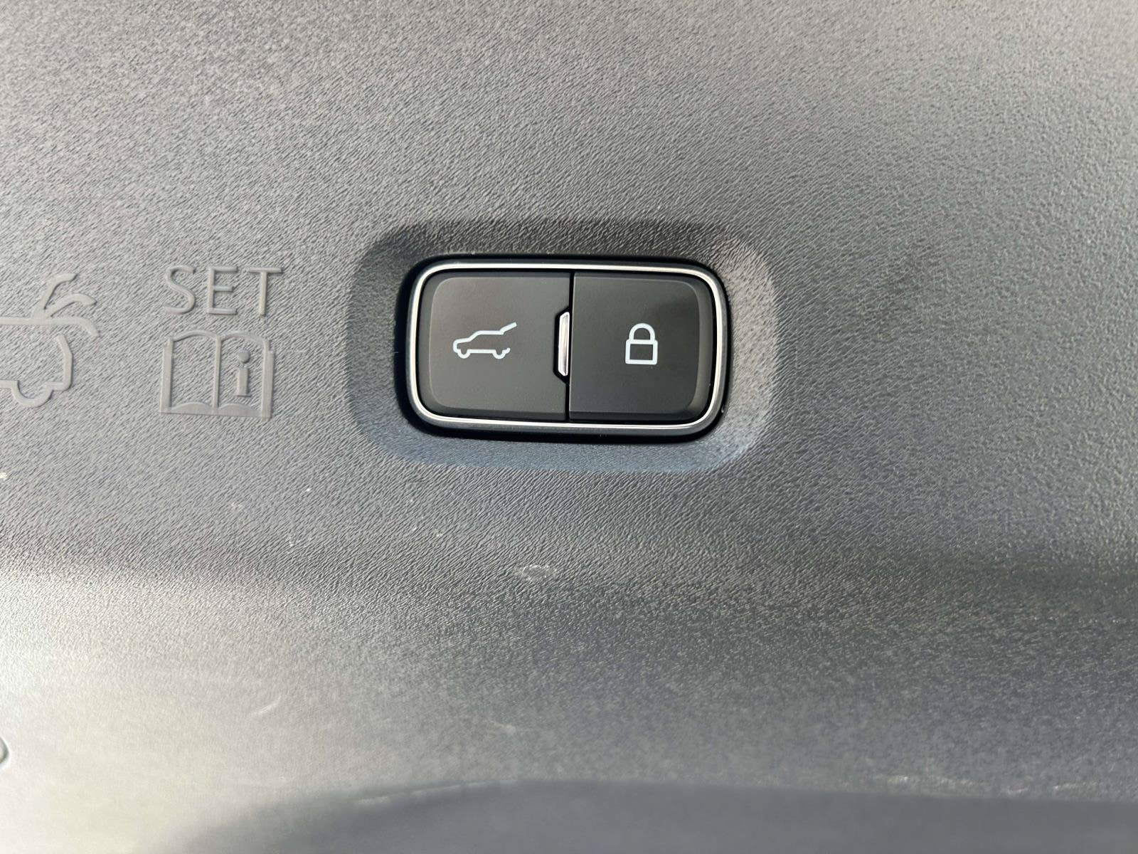 Certified 2025 Lincoln Navigator Reserve AWD/4WD image 16