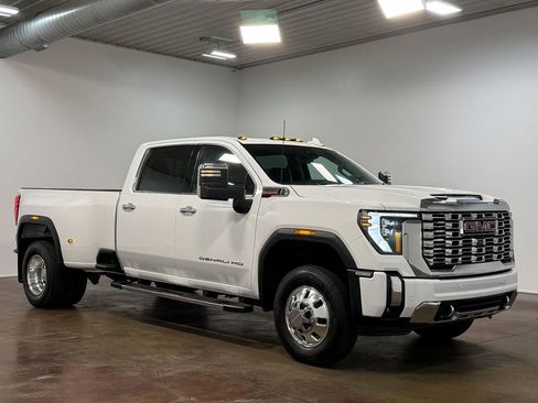 Used 2024 GMC Sierra 3500 Denali w/ Denali Reserve Package image 22