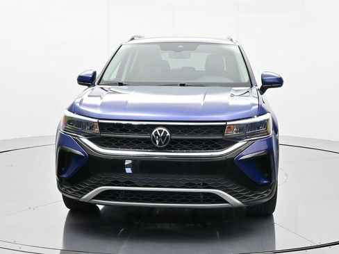 Used 2023 Volkswagen Taos SE image 2