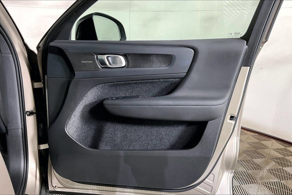 Used 2024 Volvo XC40 Recharge Ultimate w/ Protection Package Premier AWD/4WD image 23