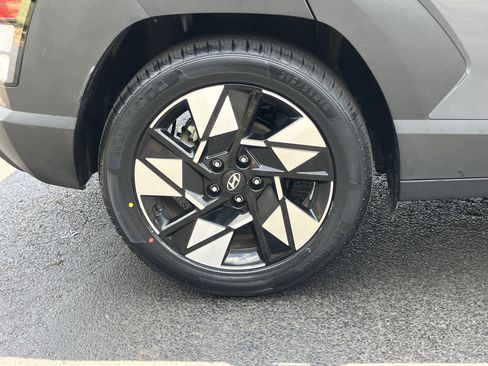 Used 2025 Hyundai Kona SEL FWD image 13