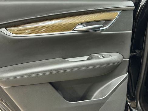 Used 2019 Cadillac XT5 Platinum AWD/4WD image 39