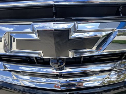 Certified 2025 Chevrolet Suburban LT RWD image 31