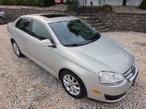 Used 2010 Volkswagen Jetta SE FWD image 8