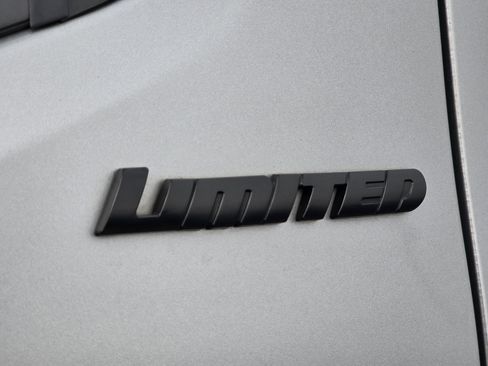 Used 2016 Toyota Tacoma Limited w/ Towing Package image 30